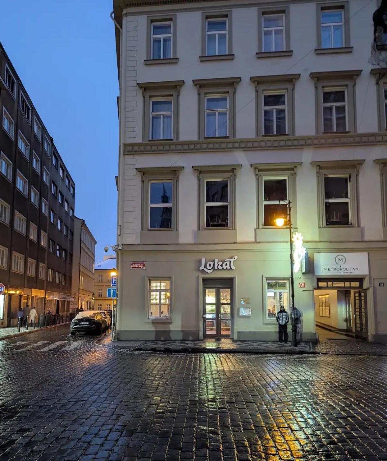 Lokal Apartment Prag Exterior foto